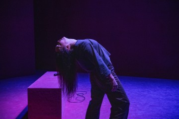 Helsingin Kaupunginteatteri – DREAMER – Kuvassa Elli Virtanen-Roth – Kuva Kai Kuusisto