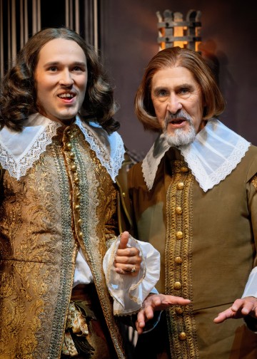 Helsingin Kaupunginteatteri – Kuningatarnäytelmä – Kuvassa Alvari Stenbäck, Pekka Huotari – Kuva Cata Portin