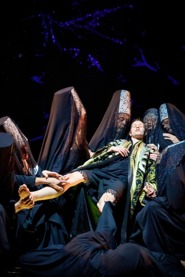 Helsingin Kaupunginteatteri – Kuningatarnäytelmä – Kuvassa Elsi Sloan – Kuva Cata Portin