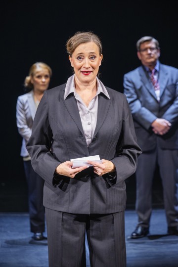 Helsingin Kaupunginteatteri – Let's Play Business – Kuvassa Wanda Dubiel – Kuva Otto-Ville Väätäinen