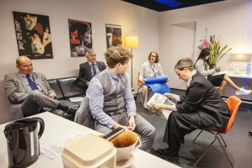 Helsingin Kaupunginteatteri – Let's Play Business – Kuva Otto-Ville Väätäinen