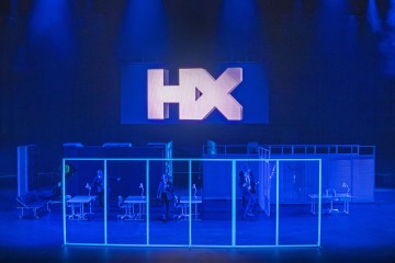 Helsingin Kaupunginteatteri – Let's Play Business – Kuva Otto-Ville Väätäinen