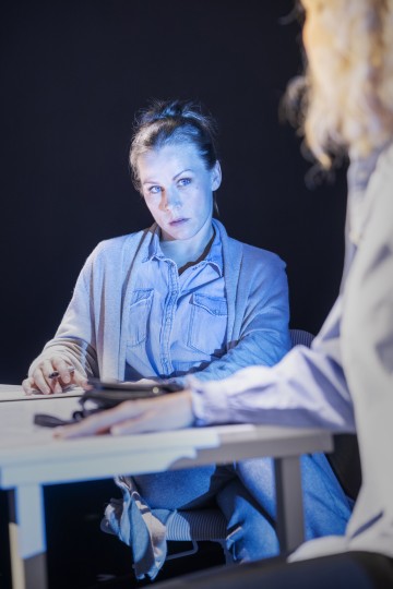 Helsingin Kaupunginteatteri – Let's Play Business – Kuvassa Aksinja Lommi – Kuva Otto-Ville Väätäinen