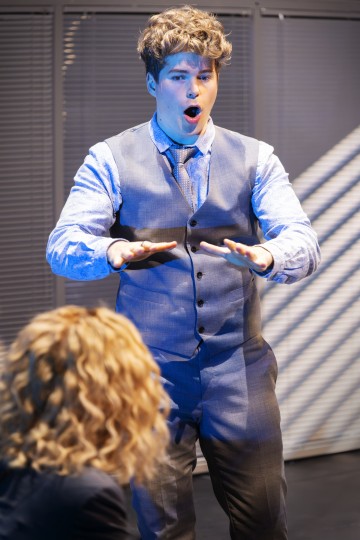 Helsingin Kaupunginteatteri – Let's Play Business – Kuvassa 
Sanna-June Hyde, Martti Manninen – Kuva Otto-Ville Väätäinen