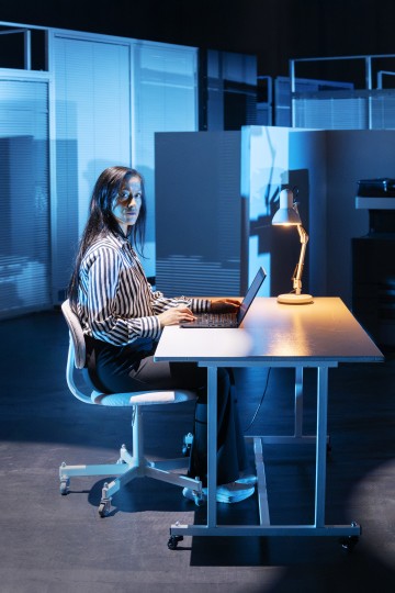 Helsingin Kaupunginteatteri – Let's Play Business – Kuvassa Raili Raitala – Kuva Otto-Ville Väätäinen