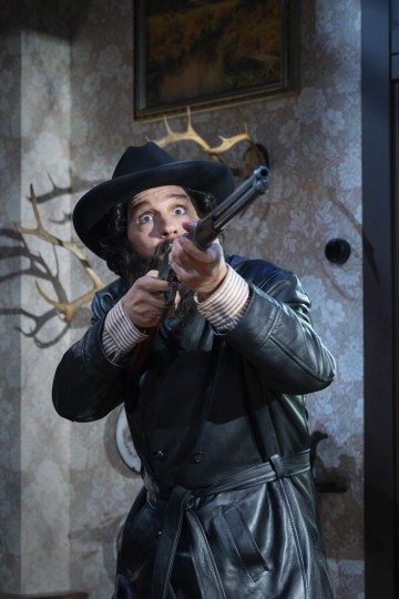 Helsingin Kaupunginteatteri – Sutinaa ja säätöä – Kuvassa Mikko Virtanen – Kuva Otto-Ville Väätäinen