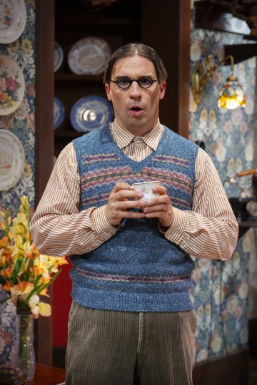 Helsingin Kaupunginteatteri – Sutinaa ja säätöä – Kuvassa Mikko Virtanen – Kuva Otto-Ville Väätäinen