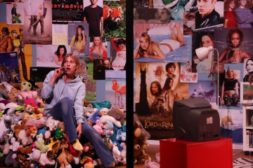 Helsingin Kaupunginteatteri – Nykyesityksen näyttämö – little_star95 – ooksä online? – Kuvassa Hilma Kotkaniemi – Kuva Helmi Padatsu