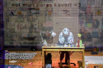 Helsingin Kaupunginteatteri – Nykyesityksen näyttämö – little_star95 – ooksä online? – Kuvassa Hilma Kotkaniemi – Kuva Helmi Padatsu