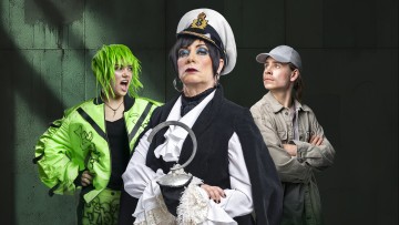 Helsingin Kaupunginteatteri – Peter Pan – Kuvassa 	Zoë Palosaari, Helena Haaranen, Oiva Ollila – Kuva Otto-Ville Väätäinen