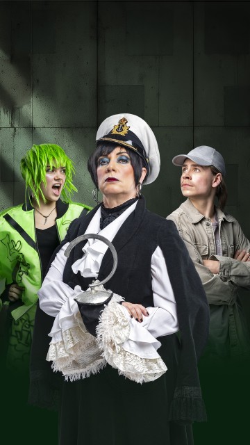 Helsingin Kaupunginteatteri – Peter Pan – Kuvassa 	Zoë Palosaari, Helena Haaranen, Oiva Ollila – Kuva Otto-Ville Väätäinen