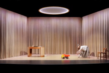 Lilla Teatern – Hyenans dagar – På bilden Kreeta Salminen – Foto Mitro Härkönen