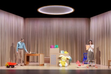 Lilla Teatern – Hyenans dagar – På bilden Alexander Wendelin, Kreeta Salminen – Foto Mitro Härkönen