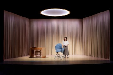 Lilla Teatern – Hyenans dagar – På bilden Kreeta Salminen – Foto Mitro Härkönen