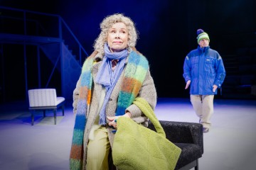 Helsingin Kaupunginteatteri – Kurtturuusut – Kuvassa Aino Seppo, Lasse Karkjärvi– Kuva Otto-Ville Väätäinen