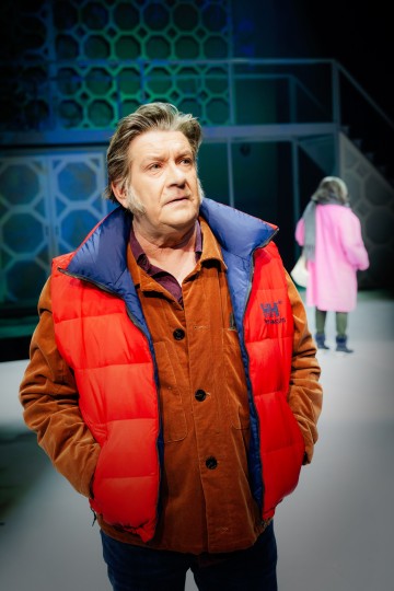 Helsingin Kaupunginteatteri – Kurtturuusut – Kuvassa Santeri Kinnunen – Kuva Otto-Ville Väätäinen