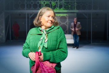 Helsingin Kaupunginteatteri – Kurtturuusut – Kuvassa Leenamari Unho – Kuva Otto-Ville Väätäinen