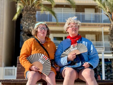 Helsingin Kaupunginteatteri – Tuula ja Pirkko – Kuvassa Minna Kivelä, Ria Kataja