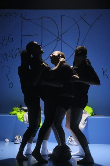 Lilla Teatern – Våldets historia – På bilden Maria Lura Skrudland, Salomon Z. Patrick, Patrik Kumpulainen, Andreas Kvisgaard – Foto Kasper Dalkarl