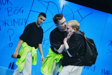 Lilla Teatern – Våldets historia – På bilden Salomon Z. Patrick, Andreas Kvisgaard, Patrik Kumpulainen – Foto Kasper Dalkarl