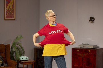 Helsingin Kaupunginteatteri – Nykyesityksen näyttämö – Somatic Sitcom – Kuvassa Hanna Ahti – Kuva Katri Naukkarinen