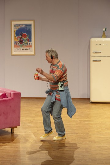 Helsingin Kaupunginteatteri – Nykyesityksen näyttämö – Somatic Sitcom – Kuvassa Juha Jokela – Kuva Katri Naukkarinen