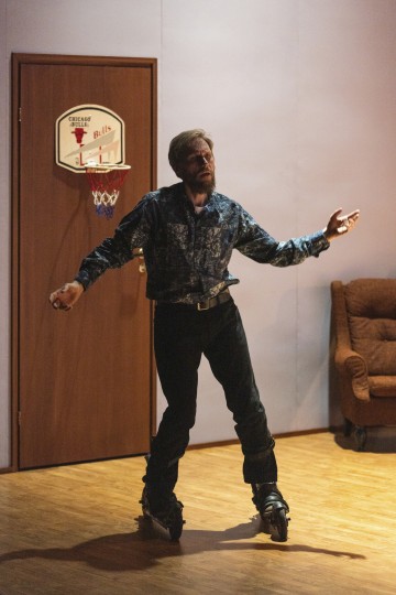 Helsingin Kaupunginteatteri – Nykyesityksen näyttämö – Somatic Sitcom – Kuvassa Antti Timonen – Kuva Katri Naukkarinen