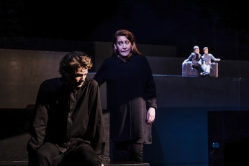 Helsingin Kaupunginteatteri - Status quo - På bilden Alexander Wendelin, Vuokko Hovatta – Foto Kasper Dalkarl