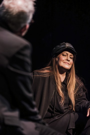 Helsingin Kaupunginteatteri - Status quo - På bilden Joachim Wigelius selin, Vuokko Hovatta – Foto Kasper Dalkarl