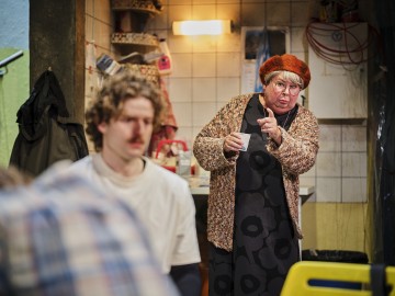 Lilla Teatern – De obehöriga – På bilden Mawlawi Rahem, Pia Runnakko – Foto Kasper Dalkarl