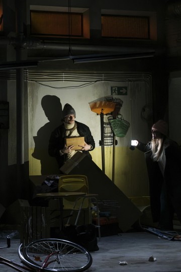 Lilla Teatern – De obehöriga – På bilden Mawlawi Rahem, Aksinja Lommi – Foto Kasper Dalkarl