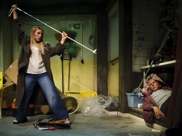 Lilla Teatern – De obehöriga – På bilden Aksinja Lommi, Joachim Wigelius – Foto Kasper Dalkarl