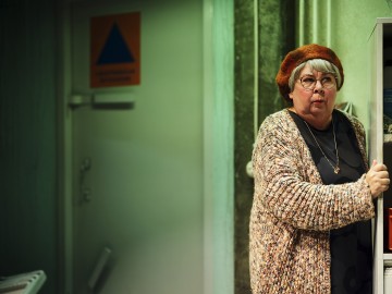 Lilla Teatern – De obehöriga – På bilden Pia Runnakko – Foto Kasper Dalkarl