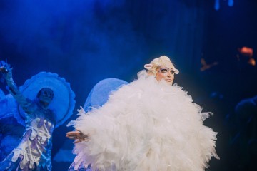 Helsingin Kaupunginteatteri – Fretti Mercury etsii onnea – Kuvassa	Tiina Peltonen – Kuva Julius Konttinen